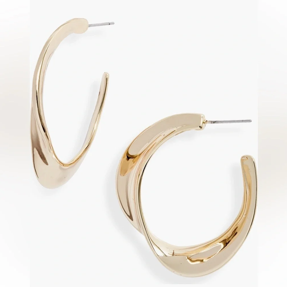 Mixed Set of 4 Earrings in Gold Earrings EUC